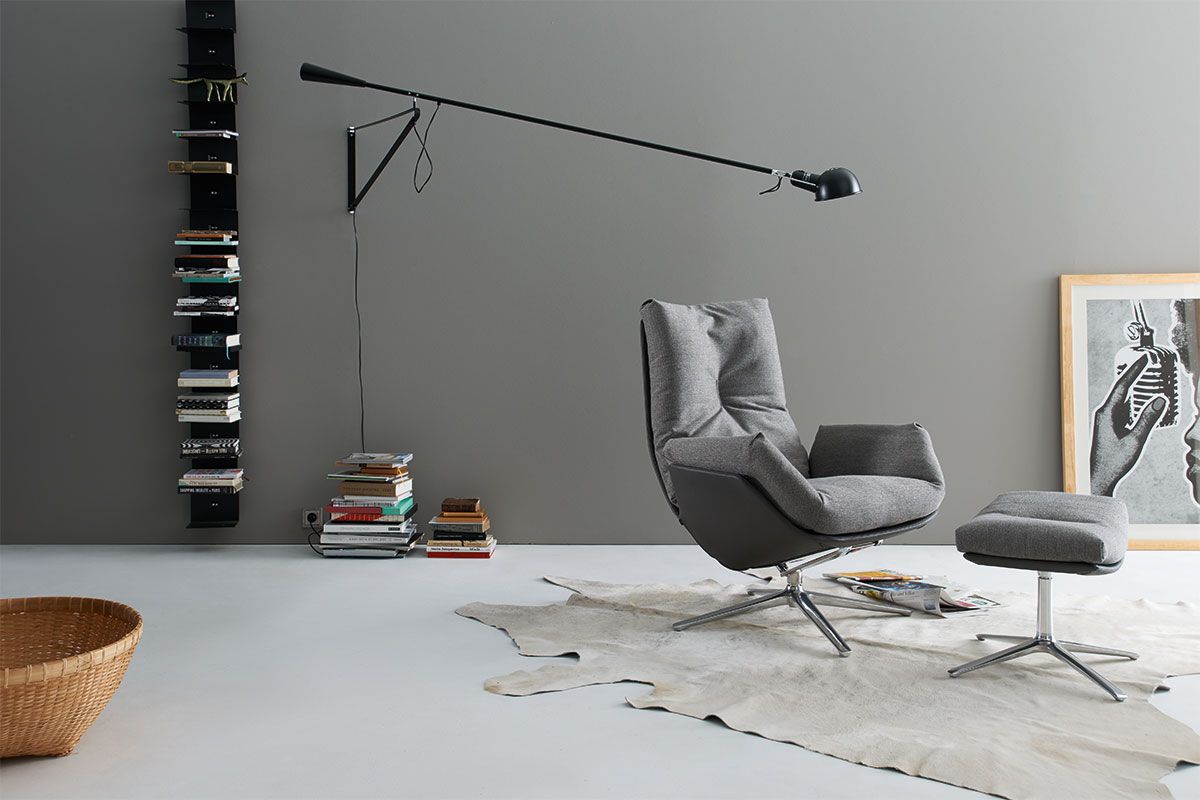 Gemütlicher Lounge Sessel drehbar mit Hocker